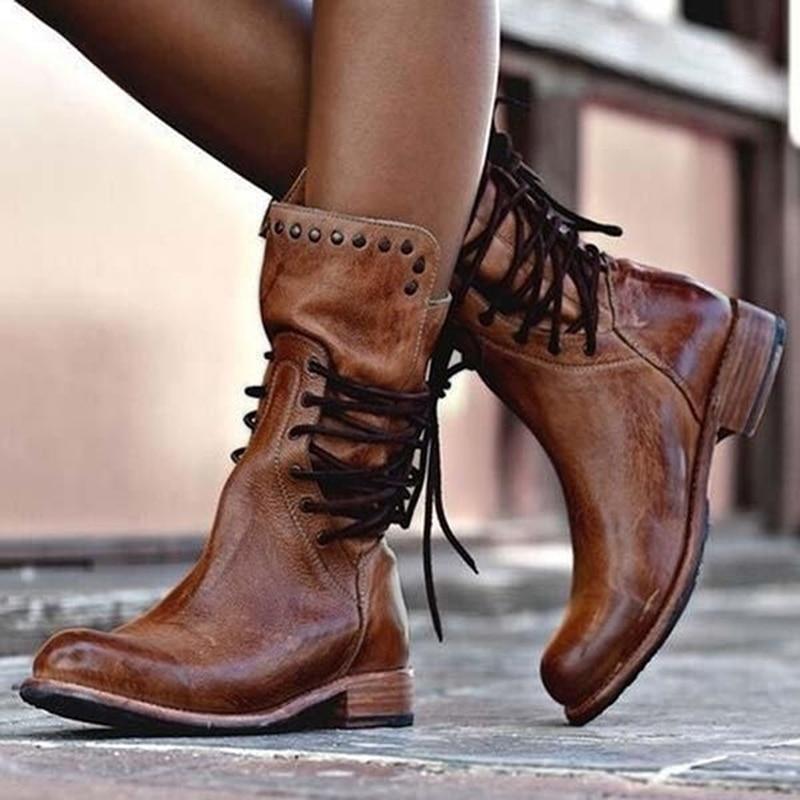 Anastasia | Retro-Schnürstiefel in Wadenhöhe mit Vintage-Nieten-Details