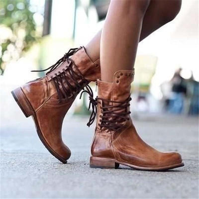Anastasia | Retro-Schnürstiefel in Wadenhöhe mit Vintage-Nieten-Details