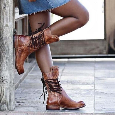 Anastasia | Retro-Schnürstiefel in Wadenhöhe mit Vintage-Nieten-Details