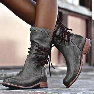 Anastasia | Retro-Schnürstiefel in Wadenhöhe mit Vintage-Nieten-Details