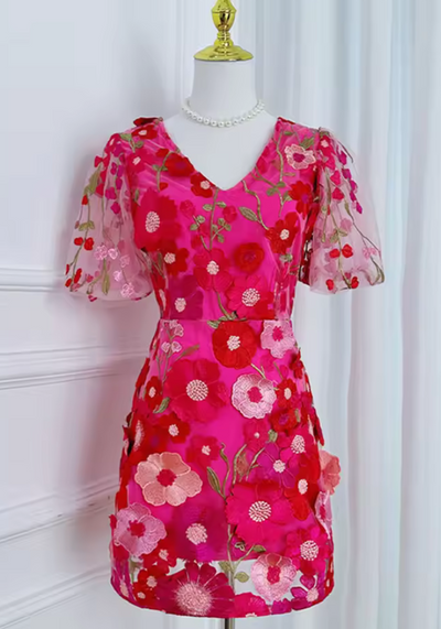 Azalea | Besticktes Mini-Kleid mit Blumenapplikationen
