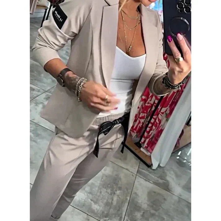 Isabelle | Maßgeschneidertes Set mit Weichem Blazer und Lässigen Jogginghosen