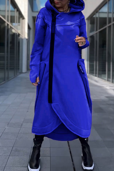 Hildegard | Kapuzenkleid mit langen Ärmeln und asymmetrischem Saum