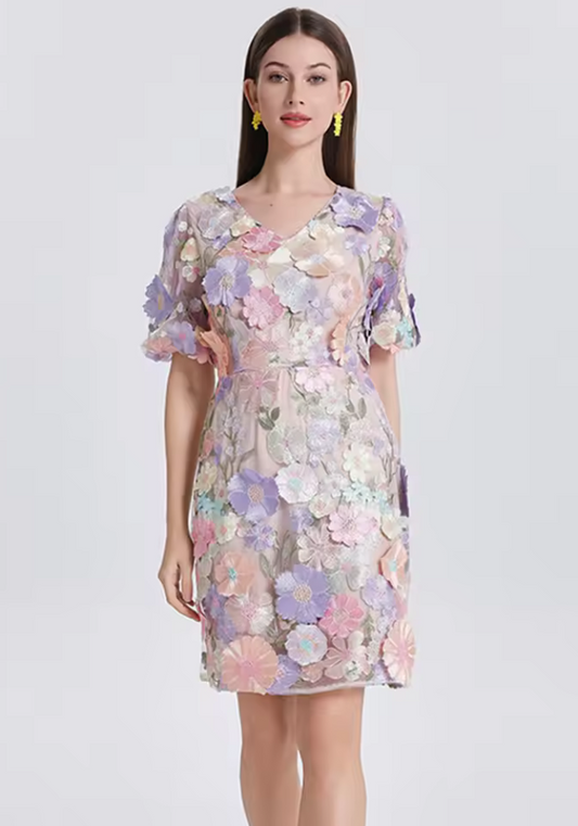 Azalea | Besticktes Mini-Kleid mit Blumenapplikationen