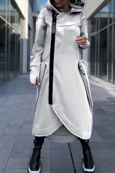 Hildegard | Kapuzenkleid mit langen Ärmeln und asymmetrischem Saum