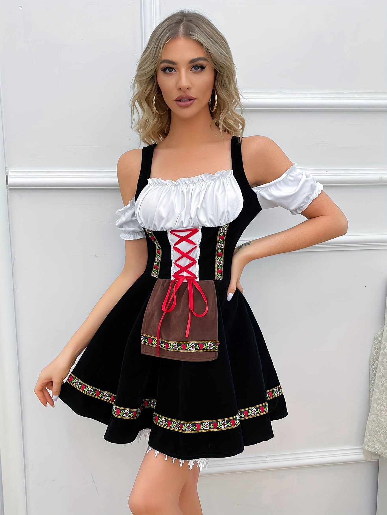 Elena | Schulterfreies Schwarzes Dirndl Kleid für Oktoberfest