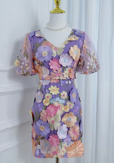 Azalea | Besticktes Mini-Kleid mit Blumenapplikationen