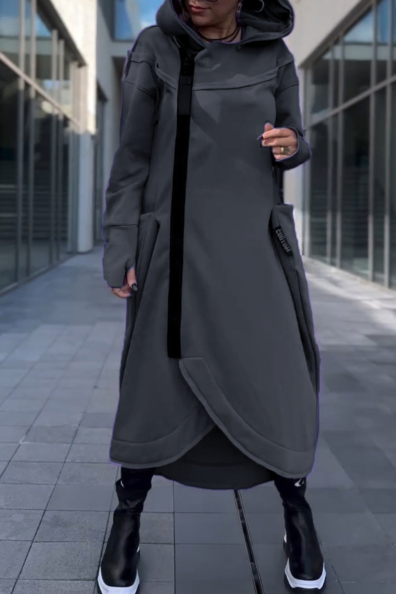 Hildegard | Kapuzenkleid mit langen Ärmeln und asymmetrischem Saum