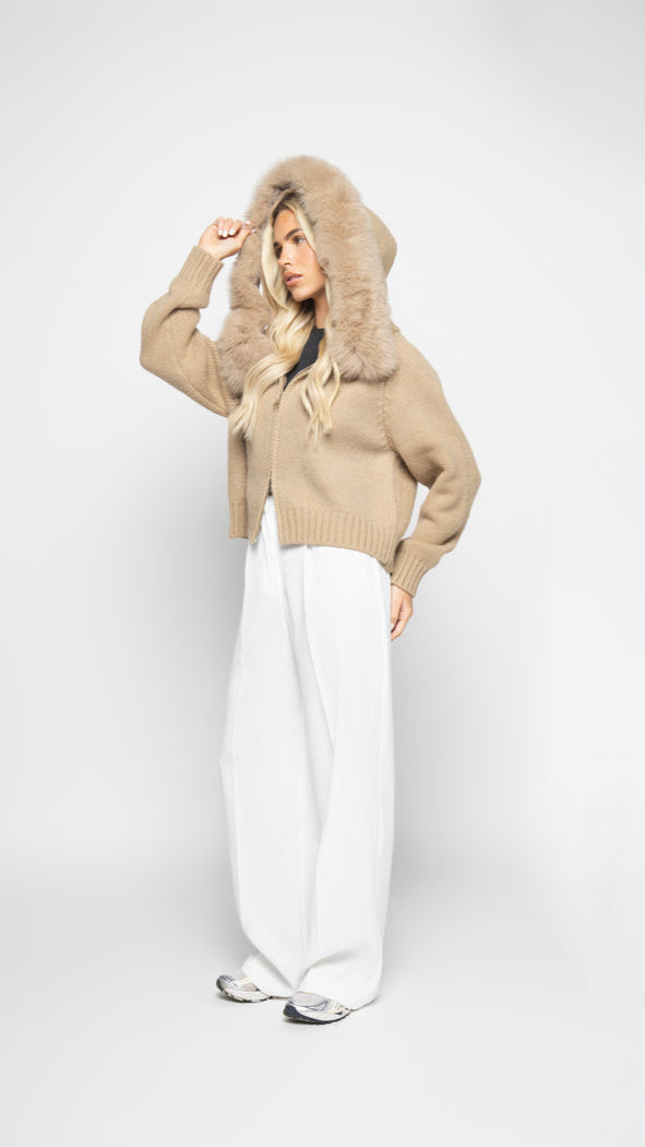 Verena | Strickjacke mit Kunstpelzkapuze