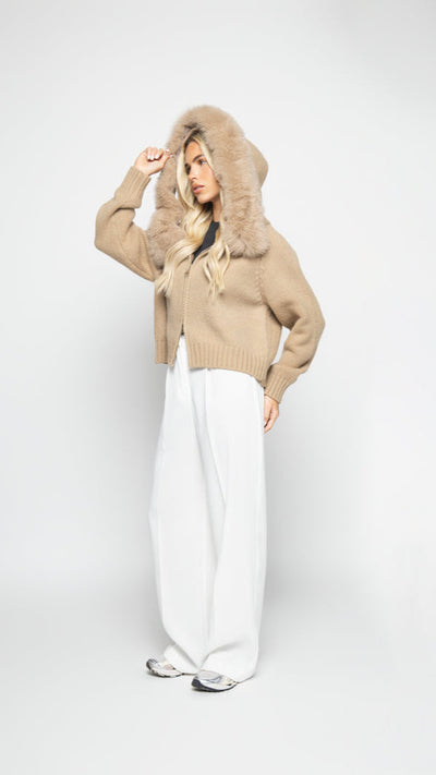 Verena | Strickjacke mit Kunstpelzkapuze