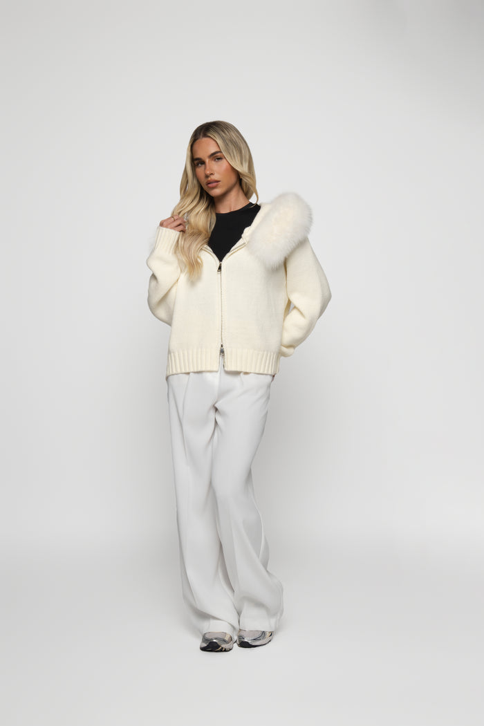 Verena | Strickjacke mit Kunstpelzkapuze