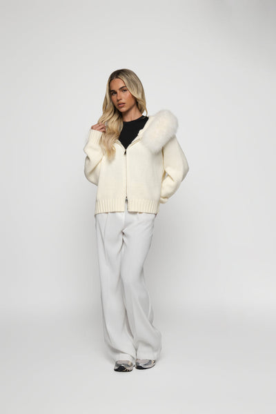 Verena | Strickjacke mit Kunstpelzkapuze