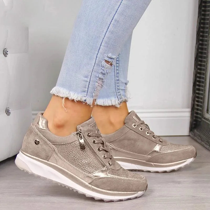 Celine | Sportliche Keil-Sneaker mit Glitzer-Akzenten