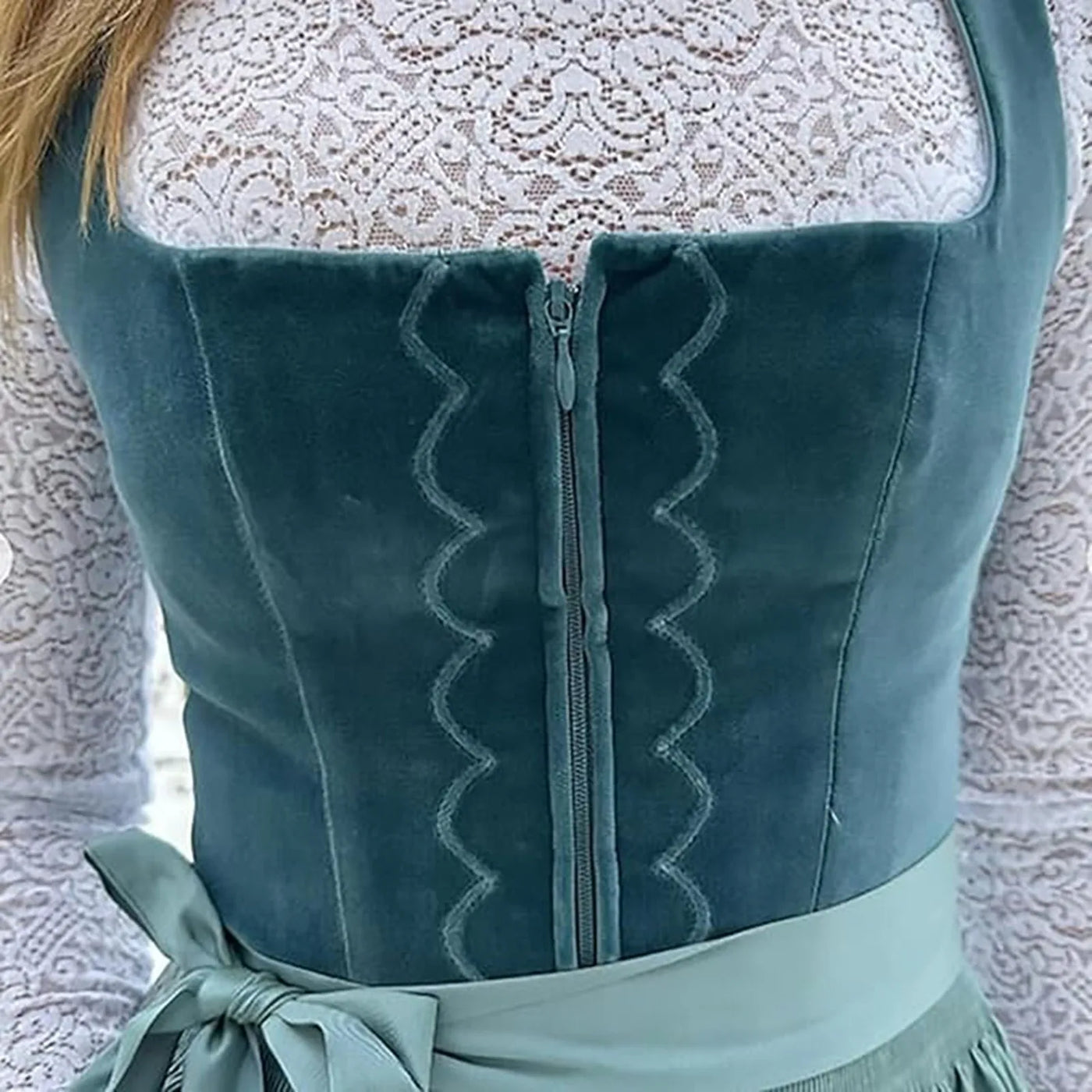 Marlene | Festliches Dirndl in bayerischem Blau