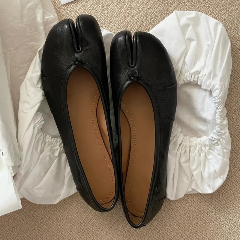 Anna | Flache Dirndl Schuhe mit geteilter Spitze für Oktoberfest