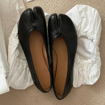 Anna | Flache Dirndl Schuhe mit geteilter Spitze für Oktoberfest