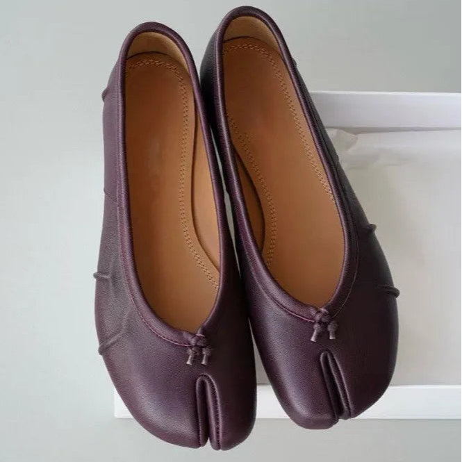 Anna | Flache Dirndl Schuhe mit geteilter Spitze für Oktoberfest