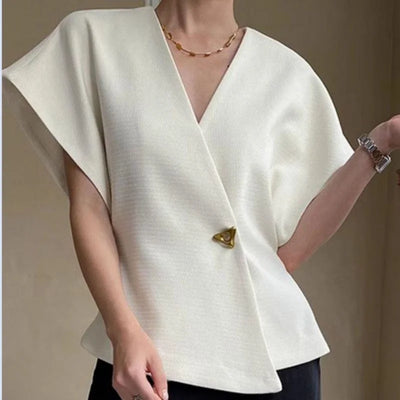 Elara | Asymmetrisches Wickeltop mit Zierknöpfen