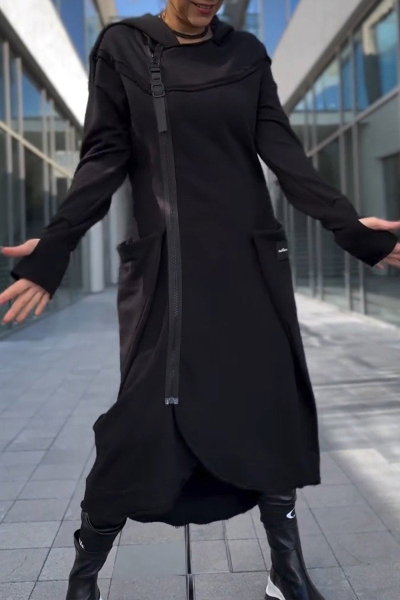 Hildegard | Kapuzenkleid mit langen Ärmeln und asymmetrischem Saum