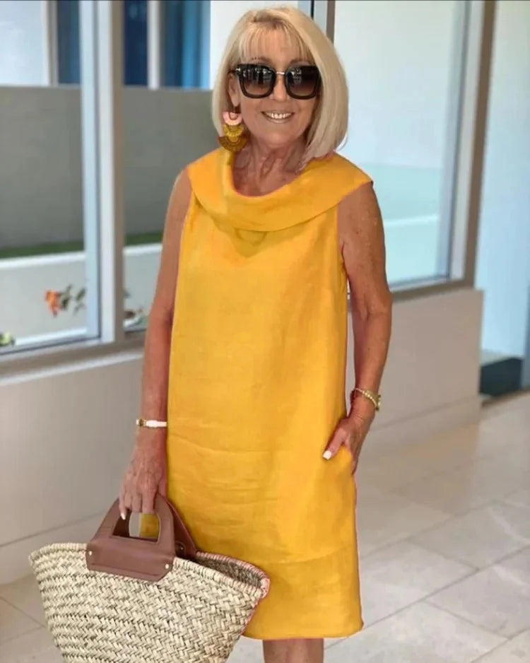 Dorothea | Ärmelloses Shiftkleid mit drapiertem Ausschnitt