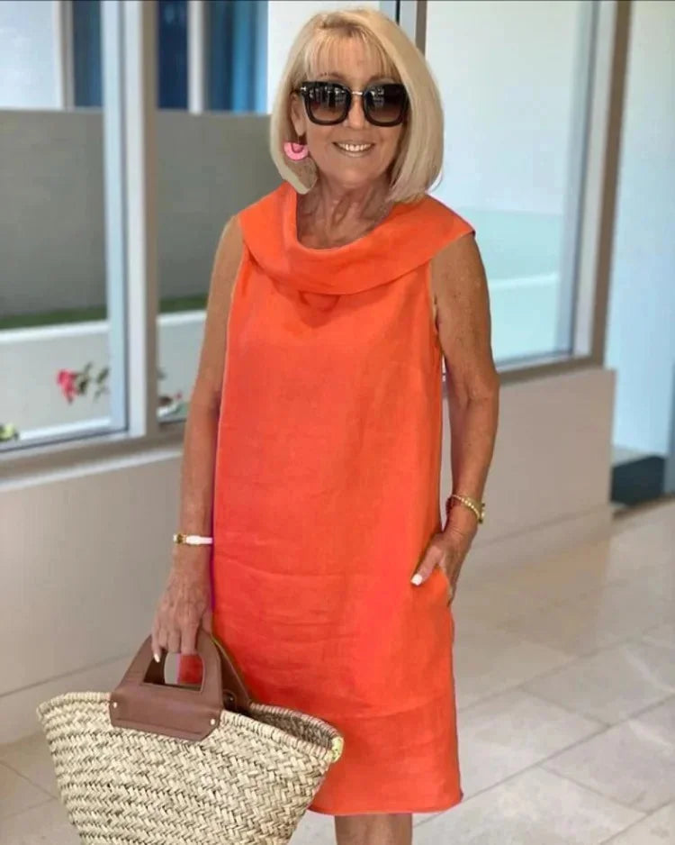 Dorothea | Ärmelloses Shiftkleid mit drapiertem Ausschnitt