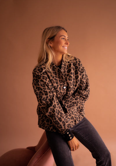 Franziska | Kurzjacke mit Leopardenmuster und Druckknöpfen