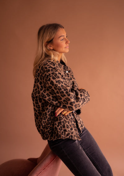 Franziska | Kurzjacke mit Leopardenmuster und Druckknöpfen