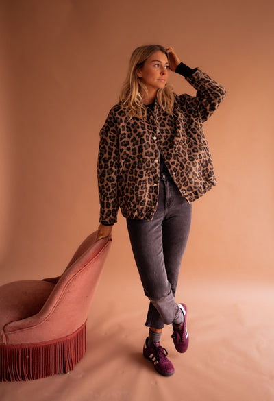 Franziska | Kurzjacke mit Leopardenmuster und Druckknöpfen