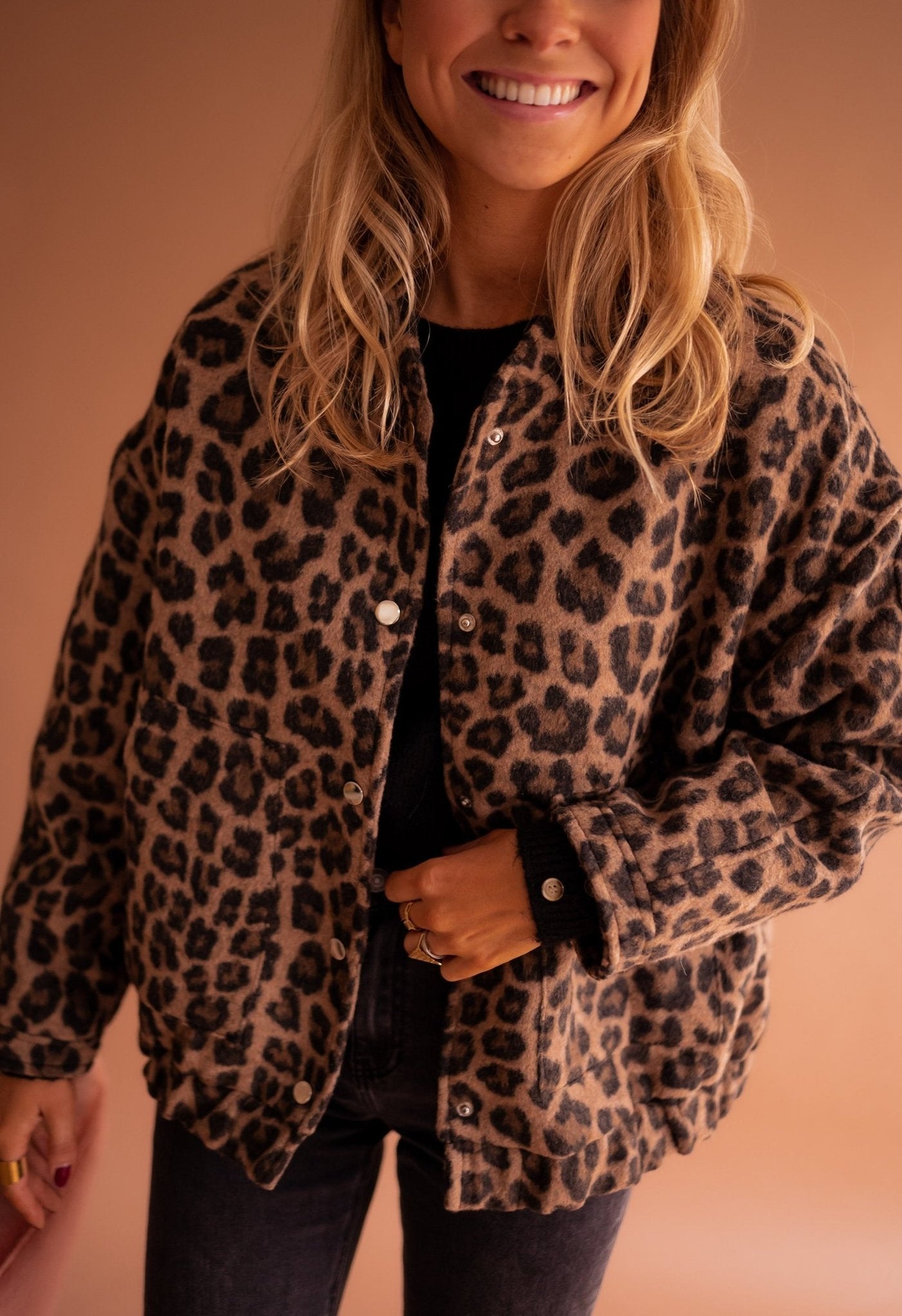 Franziska | Kurzjacke mit Leopardenmuster und Druckknöpfen