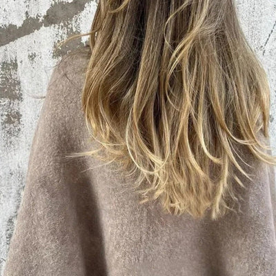 Marietta | Kragenlose Kurzjacke mit dezentem Verschlussdetail